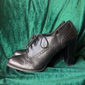 Size 10, Franco Sarto Leather Lace-Up Heels